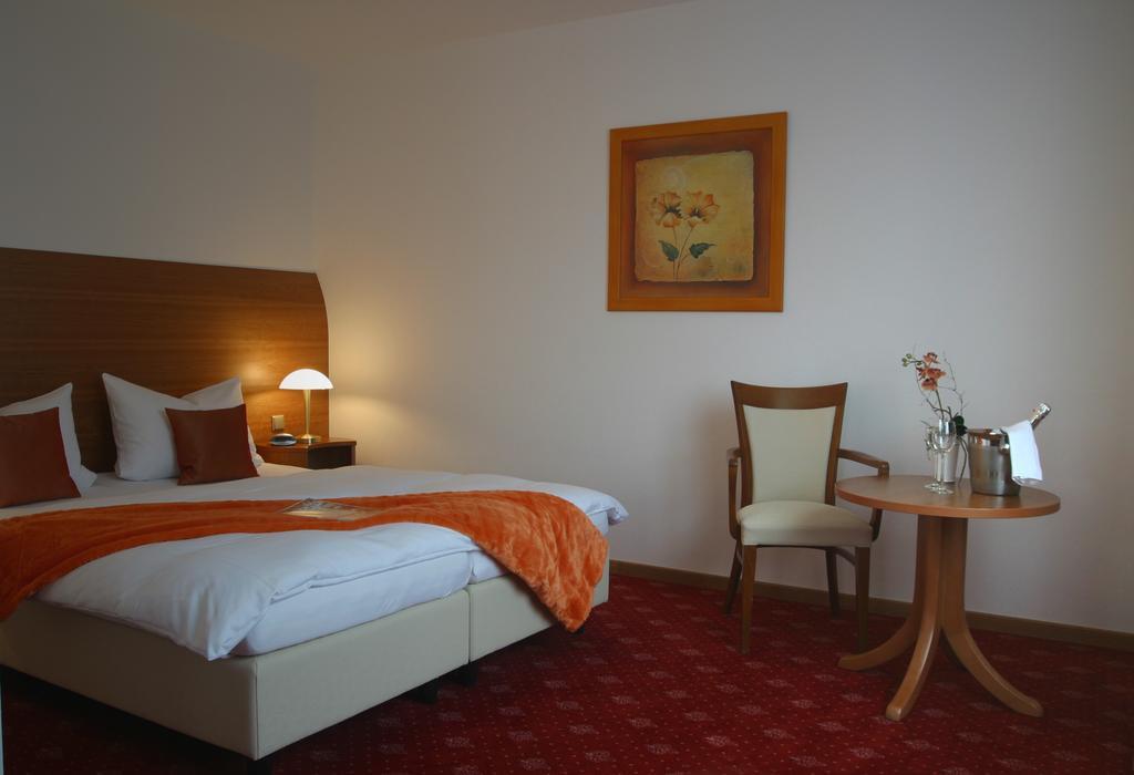 קנדל Hotel Zur Pfalz מראה חיצוני תמונה